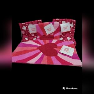 Valentine's Day Kitchen Towels / Four Towels  NWT